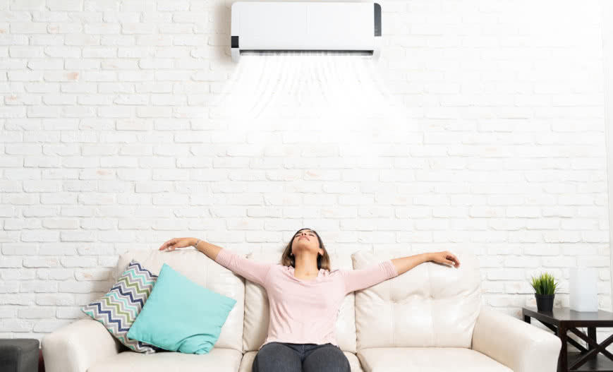 Chłodny dom latem, ciepły zimą: klimatyzacja czy rekuperacja?