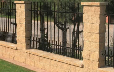 Budowa ogrodzenia betonowego krok po kroku