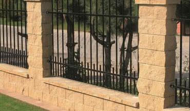 Budowa ogrodzenia betonowego krok po kroku