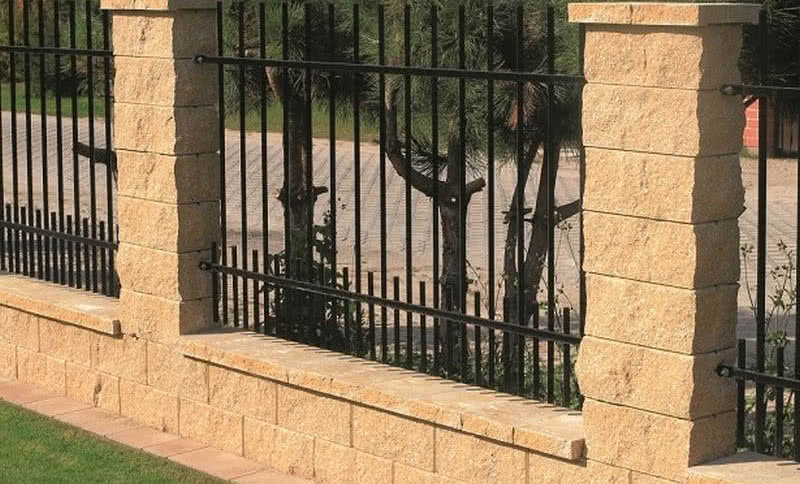 Budowa ogrodzenia betonowego krok po kroku