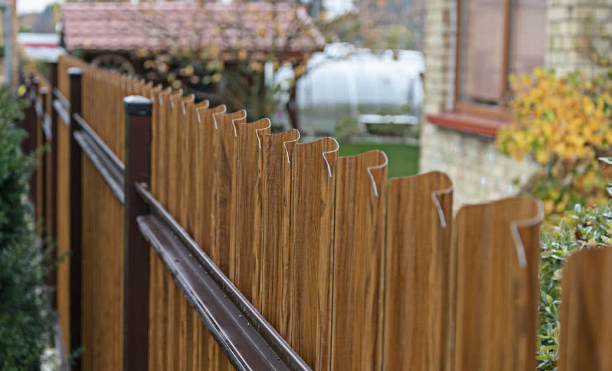 Poznaj rodzaje metalowych ogrodzeń Hanbud