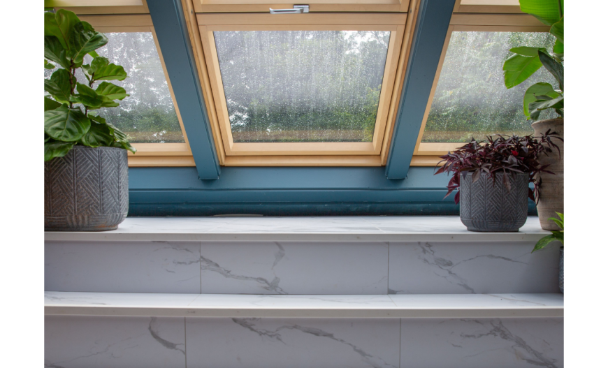 Okna balkonowe FGH-V P5 Galeria FAKRO w show Netflixa