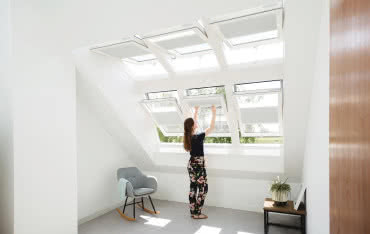 Nowoczesna lukarna FAKRO w domu z lat 80-tych