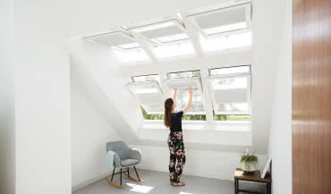 Nowoczesna lukarna FAKRO w domu z lat 80-tych