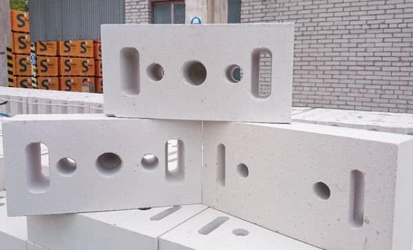 Fundamentowy bloczek silikatowy SILIKAT F25