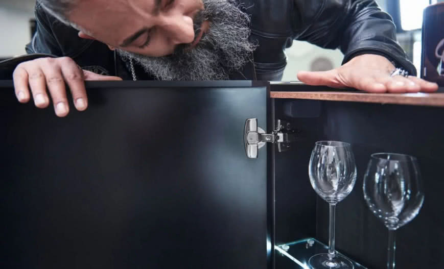 Modyfikacja mebli we własnym zakresie. Jakie prace i narzędzia?