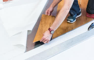 Jak szybko ułożyć podłogę?