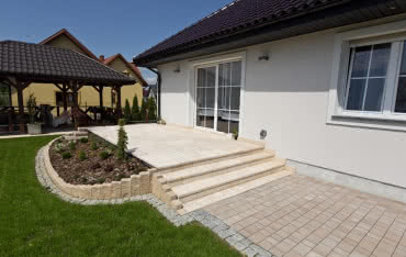 Taras na piętrze. Jak prawidłowo wykonać prace montażowe?