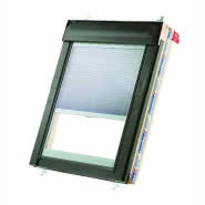 Okno obrotowe z żaluzją wewnątrz szyby