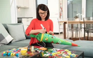 Bosch Gluey - urządzenie wielkości markera do klejenia i ozdabiania