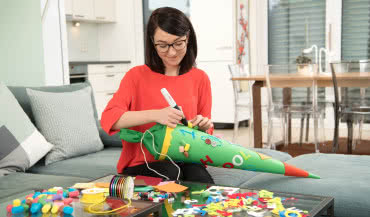 Bosch Gluey - urządzenie wielkości markera do klejenia i ozdabiania