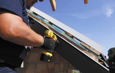 Wiatrownica – niezbędny element dachu. Chroni przed wiatrem i deszczem