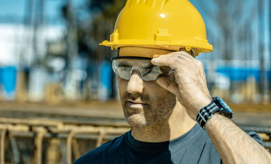  Widzisz je na każdej budowie. Czy wiesz, co oznaczają ich kolory?