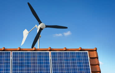 Fotowoltaika czy wiatraki? Co wybrać na własny prąd?