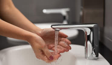 Rosnąca inflacja - jak oszczędzać wodę i energię