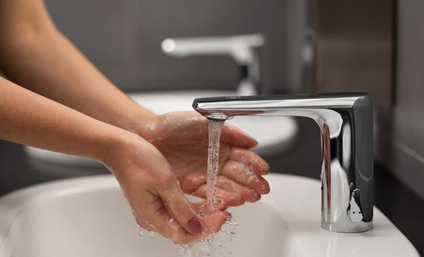 Rosnąca inflacja - jak oszczędzać wodę i energię