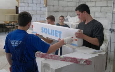 Uczniowie murują w systemie Solbet