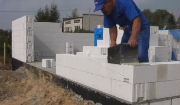 Jak murować bloczki Silka na zaprawie cienkospoinowej?