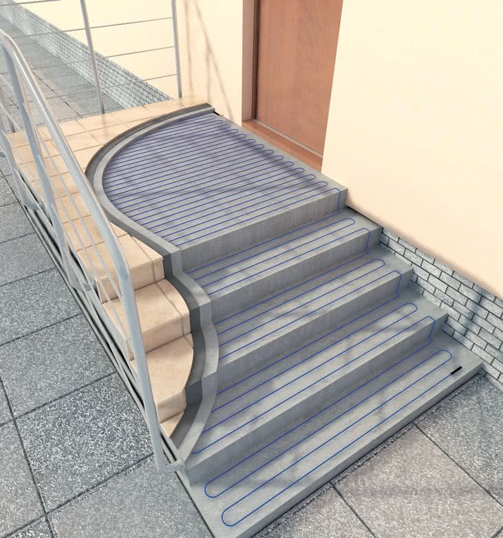 Na schodach przewody montuje się tylko na stopnicach (poziomych powierzchniach)