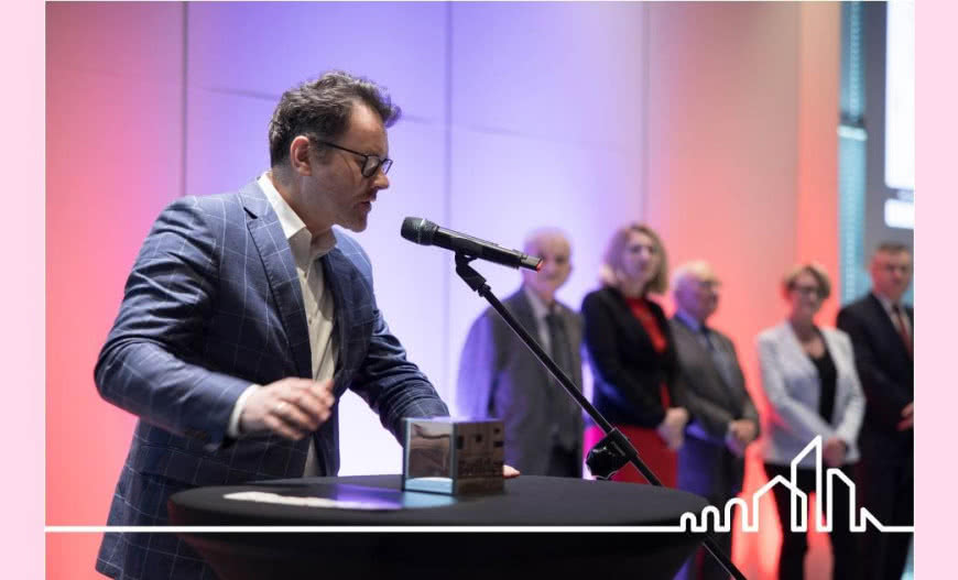 Szkło przeciwsłoneczne Saint-Gobain Glass ze statuetką TOPBuilder 2022