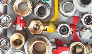 Jak działa i gdzie montuje się zawór antyskażeniowy?