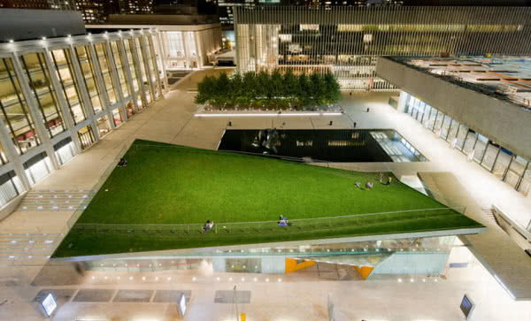 Nietypowy zielony dach nowojorskiej restauracji