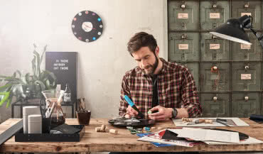 Zrób to sam! Zegar ścienny w stylu retro z płyty winylowej