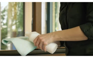 Jak umyć okno uchylne?