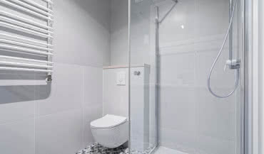 Jak zamontować stelaż podtynkowy? Przewodnik krok po kroku