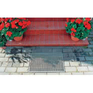 Wycieraczki metalowe z odwodnieniem