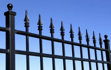 Jak odnowić metalowe ogrodzenie