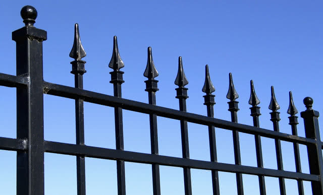 Jak odnowić metalowe ogrodzenie