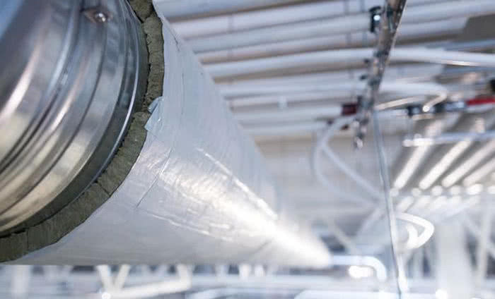 Projektowanie izolacji instalacji technicznych a bezpieczeństwo ogniowe. Wyjaśniamy przepisy