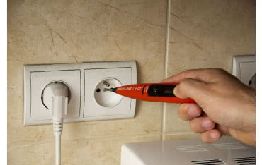 Jak prawidłowo i bezpiecznie wymienić gniazdko?