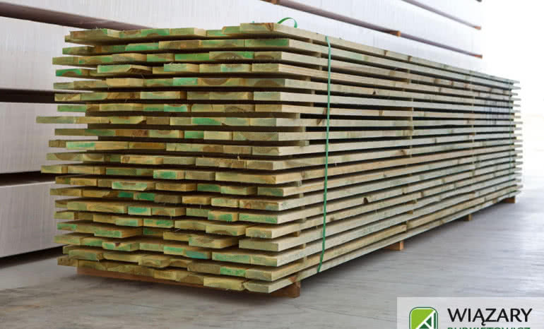 Deski i łaty na budowę więźby dachowej i fundamentów