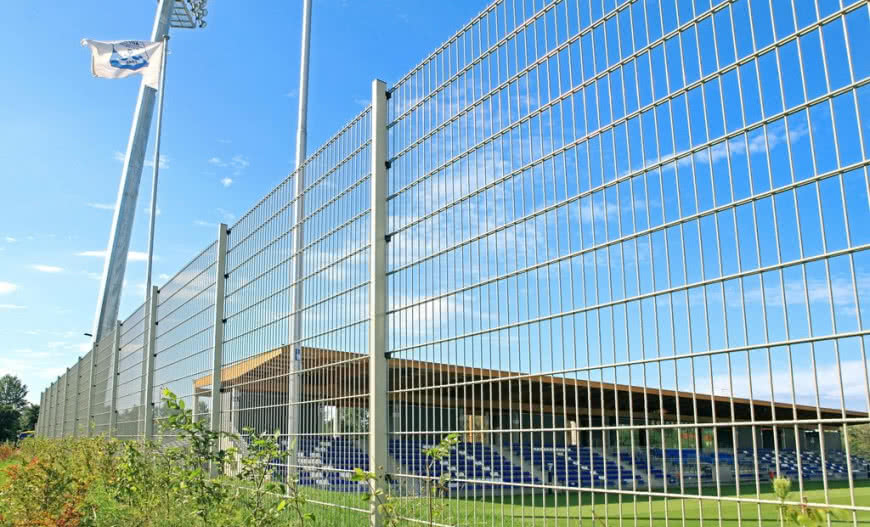 Ogrodzenia dla obiektów sportowych – wszystko, co warto wiedzieć 