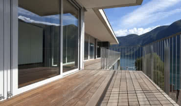 Dlaczego warto zdecydować się na duże przeszklenia?