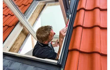 Jakie zjawiska są powodem najczęstszych uszkodzeń okien dachowych?