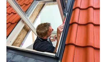 Jakie zjawiska są powodem najczęstszych uszkodzeń okien dachowych?