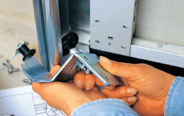 Wymiana bramy garażowej - w jaki sposób przygotować ościeże?