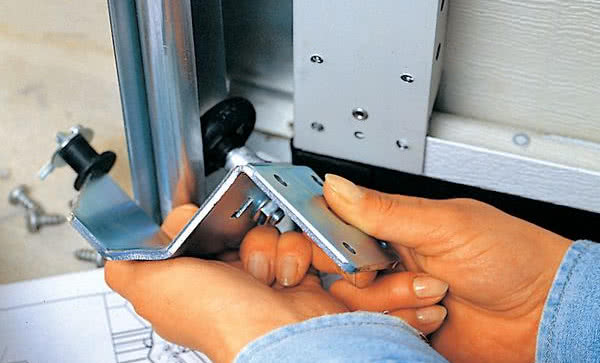 Wymiana bramy garażowej - w jaki sposób przygotować ościeże?