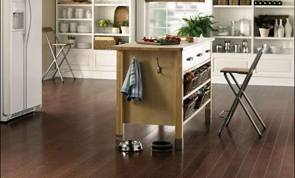 Trwałe podłogi laminowane TORLYS