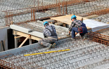 Wybór konstrukcji stropowej i jej montaż
