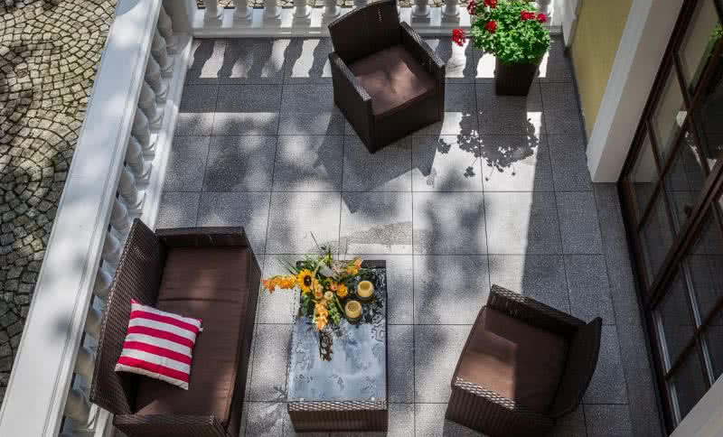 Zabezpieczenie tarasu i podjazdu przed zimą