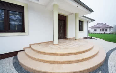 Wygodne schody zewnętrzne. Jak i z czego je wykonać?