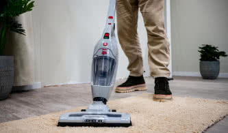 Bezprzewodowe sprzątanie. Na co zwrócić uwagę przy zakupie odkurzacza pionowego?
