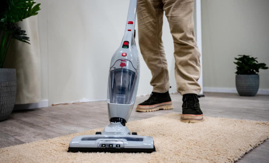 Bezprzewodowe sprzątanie. Na co zwrócić uwagę przy zakupie odkurzacza pionowego?