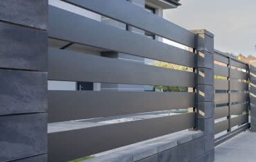 Jakie ogrodzenie wybrać? Porównanie nowoczesnych rozwiązań