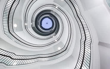 Wykończenie klatki schodowej. Jak zaplanować prace?