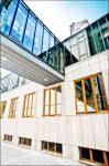 Szklany łącznik w budynku Instytutu Historii Uniwersytetu Warszawskiego